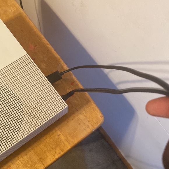 Xbox 1s - Picture 2 of 2